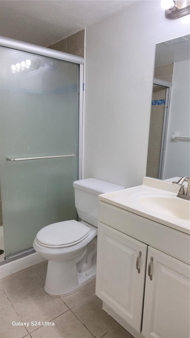 Building Photo - 3111 Oakland Shores Dr