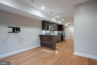 Building Photo - 724 N 3rd St