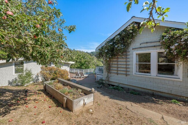 Building Photo - 40 Laurel Ave