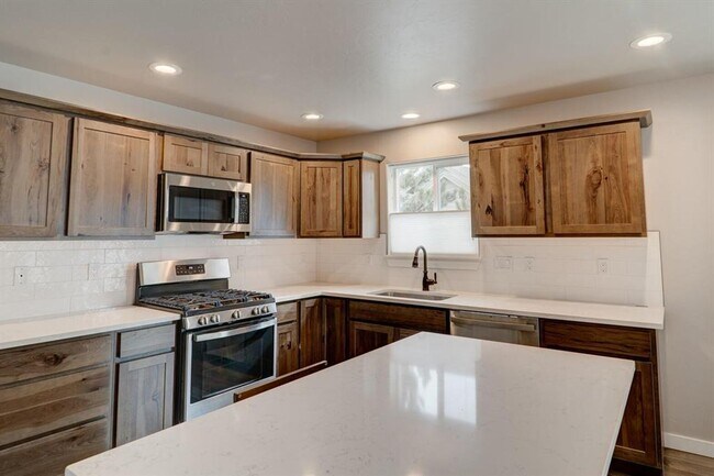 Building Photo - 3 Bedroom 3 Bathroom home for rent.
