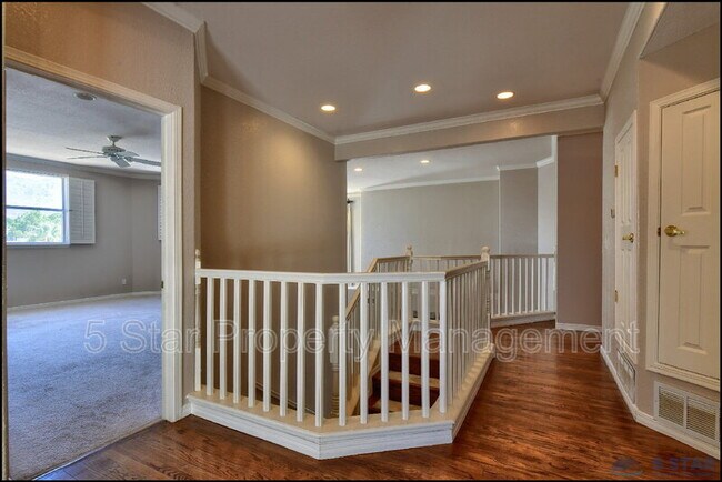 Building Photo - 6598 Eagle Ridge Dr