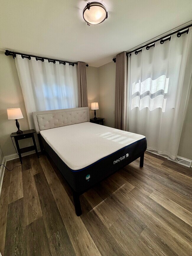 Queen-size beds in every bedroom - 506 Forest Ave