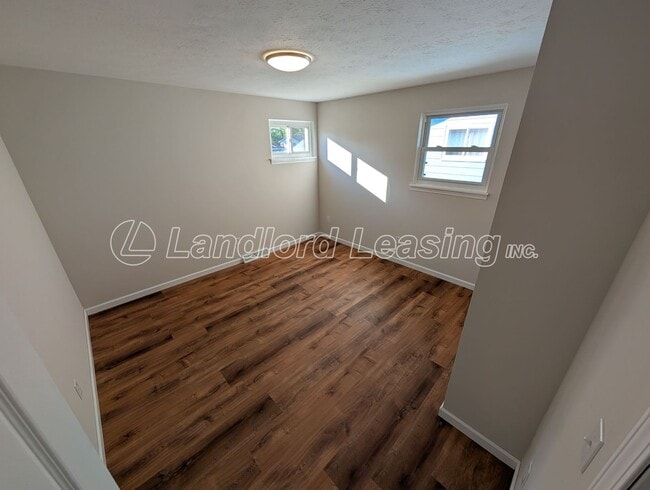 Building Photo - Beautiful 4-Bedroom Split-Level Home with ...