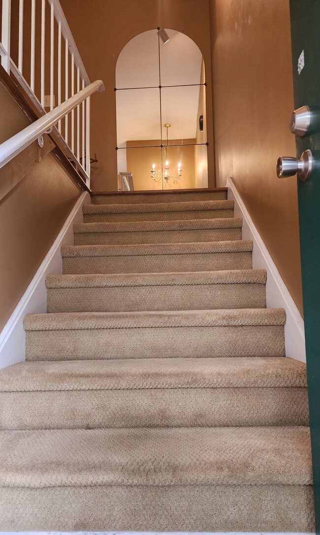 Building Photo - 184 Ridgeview St