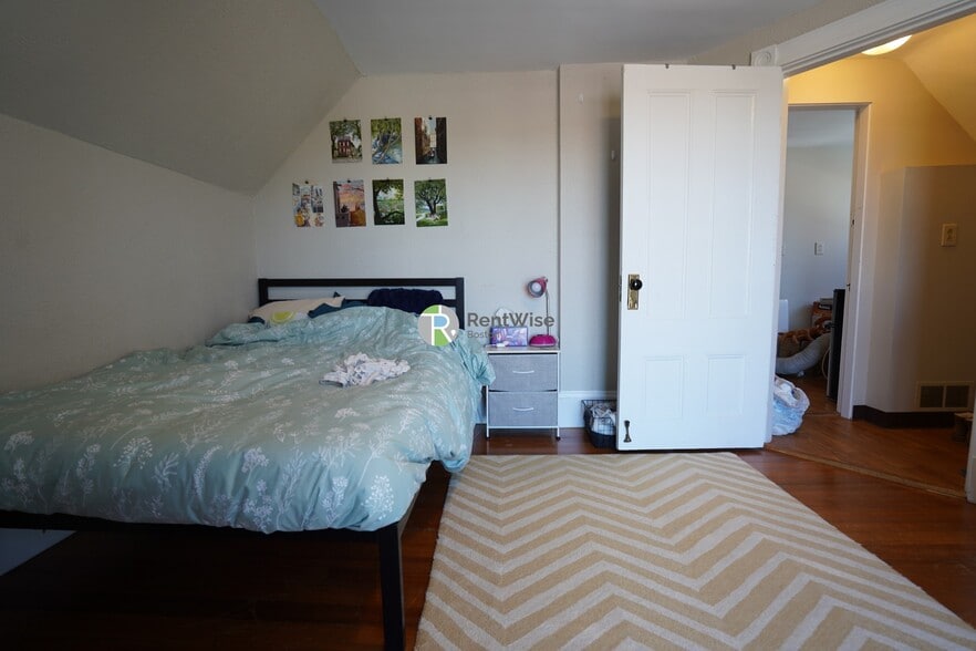 Building Photo - 27 Emery St