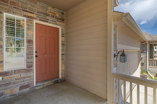 Building Photo - 4 Bed 3 Bath Located in Maple Hill Availab...