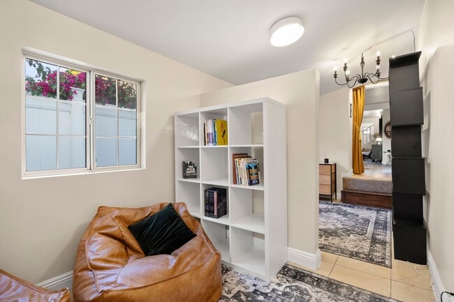 Building Photo - Ventura | Pierpont | 4 Bedroom + 3 Bathroom