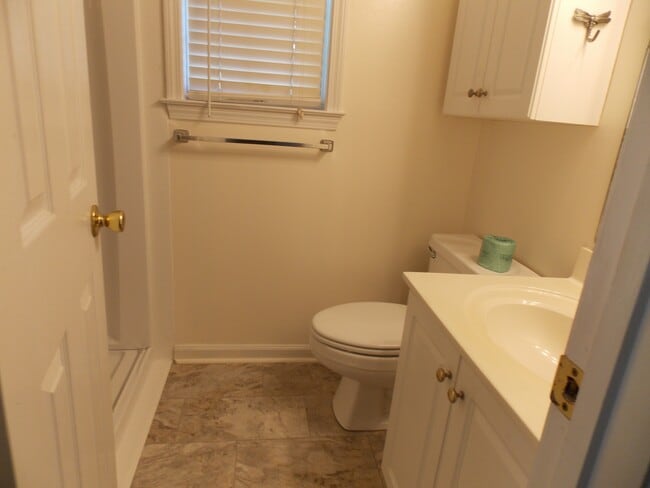 Building Photo - 716 Lilly Naz Ln