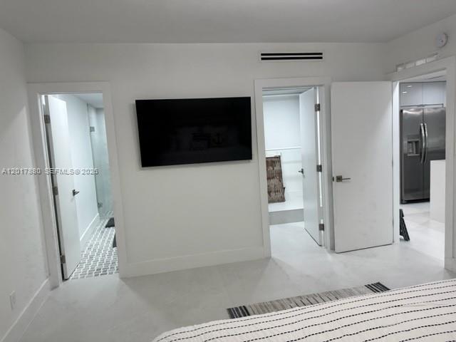 Building Photo - 5401 Collins Ave