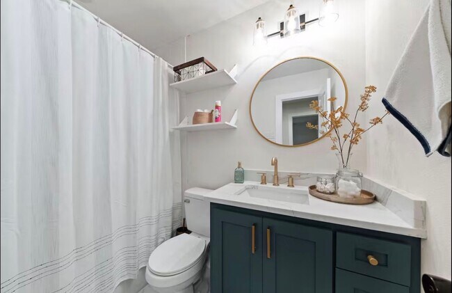 Building Photo - Stunning Home with Spacious Layout & Modern Upgrades