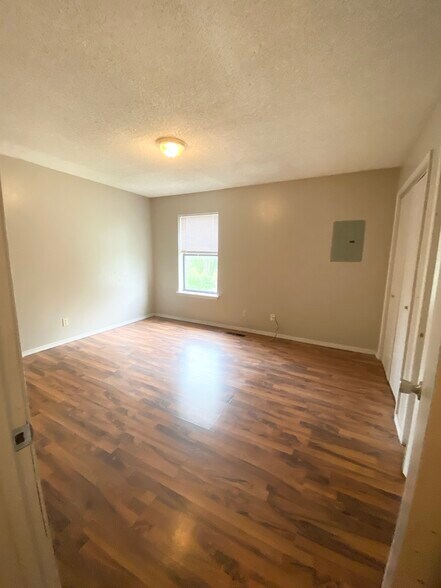 Building Photo - 1408 Christy Dr