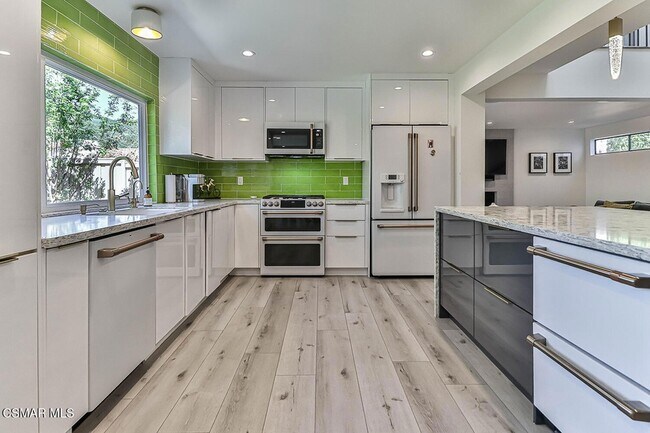 Building Photo - 643 Arroyo Oaks Dr