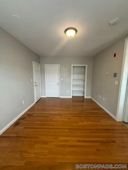 Building Photo - 4 Kingsley Terrace