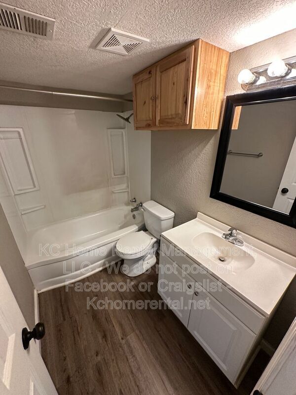 Building Photo - 300 Hill St