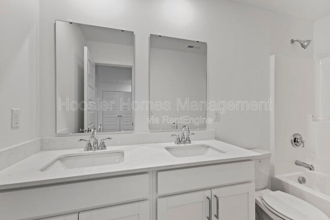 Building Photo - 15274 Farrington Rd