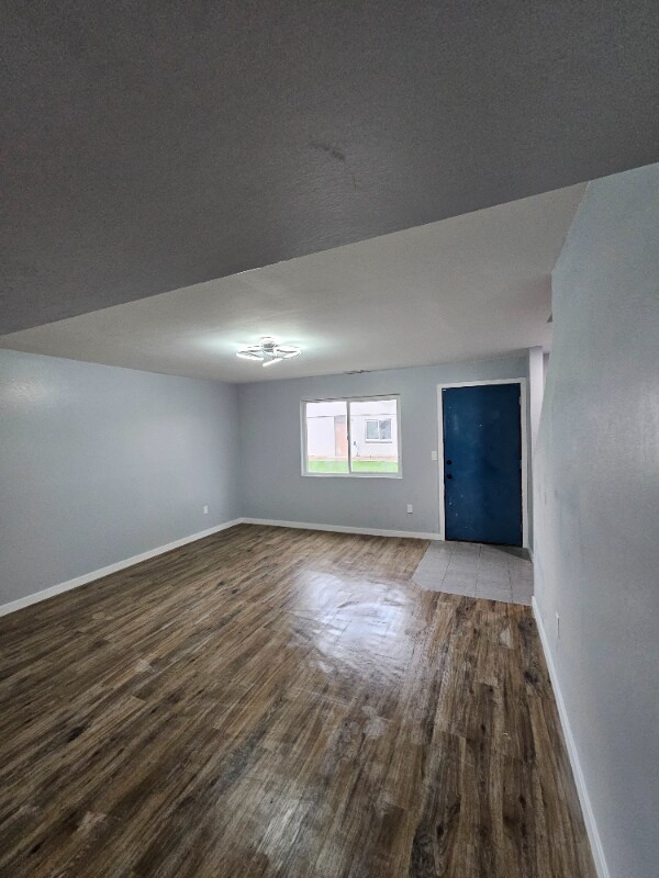 Building Photo - 806 Yucca Dr