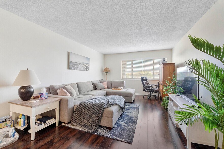 Building Photo - 125 Shore Ct