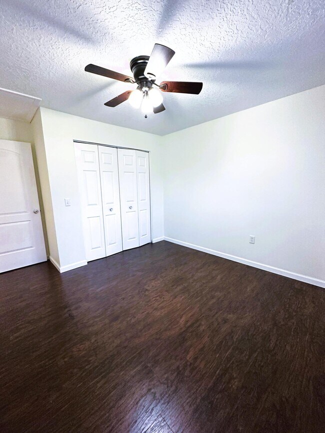 Building Photo - 631 Ridge Club Dr
