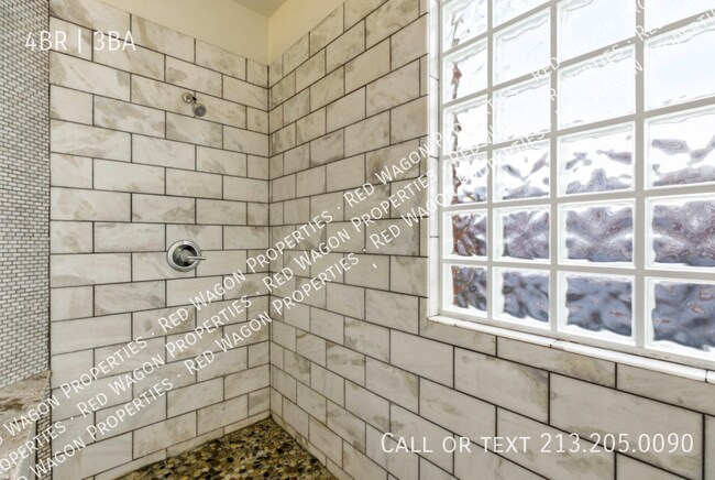 Building Photo - 2635 Lakehills St