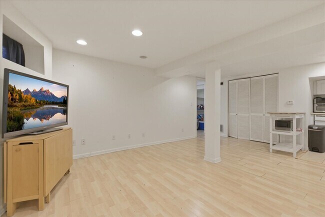 Building Photo - 3716 N Wayne Ave