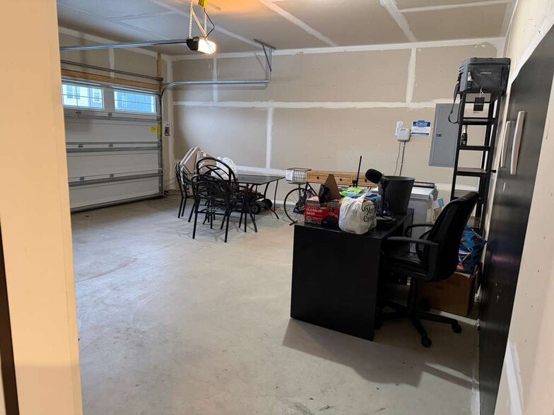 Building Photo - 10604 Heron Ave S