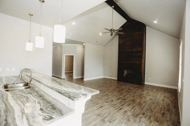 Building Photo - 1411 Sweetbriar Way