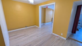 Building Photo - 537 46th St