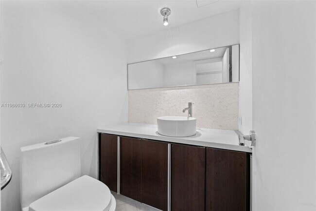 Building Photo - 11 Island Ave