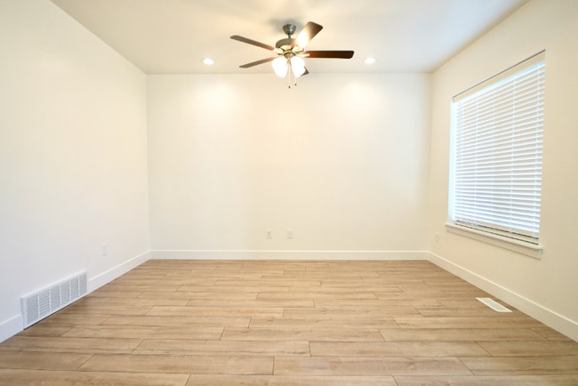Building Photo - 272 W 560 N