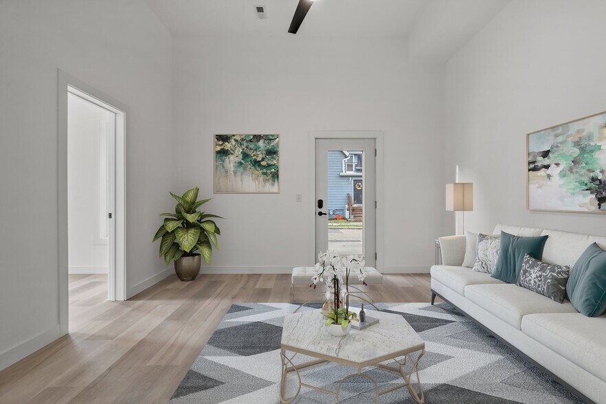 Building Photo - 308 Oak St