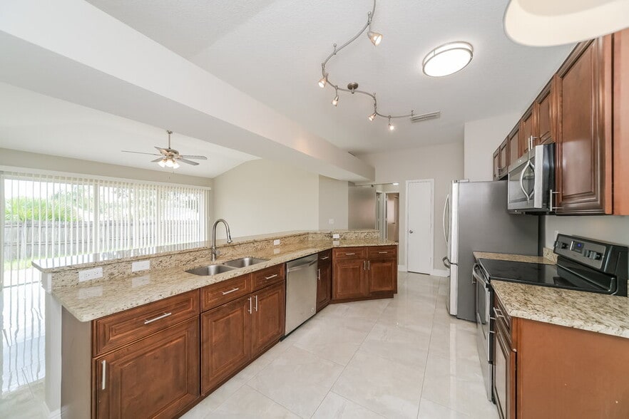 Building Photo - 3051 Bloomsbury Dr