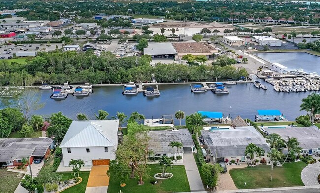 Building Photo - 2048 Harbor Ln