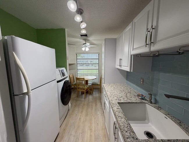 Building Photo - 2520 Pansy Ln
