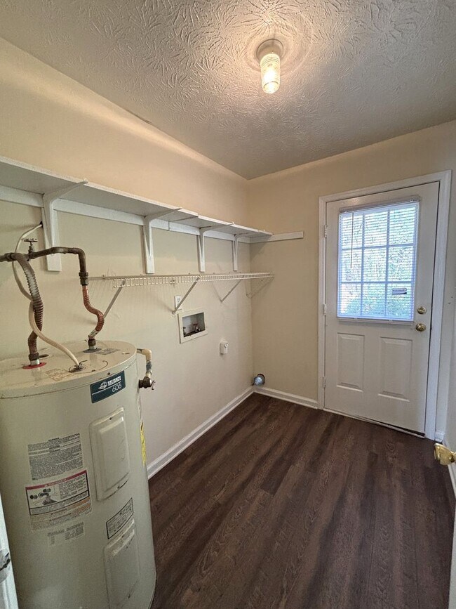 Building Photo - EAST PACES DR - 250/252