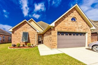 Building Photo - 173 Laverne Dr