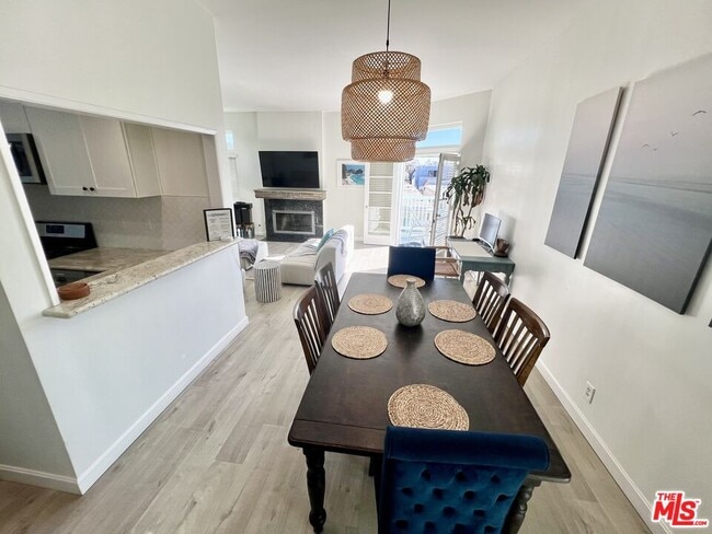 Building Photo - 32 28th Pl