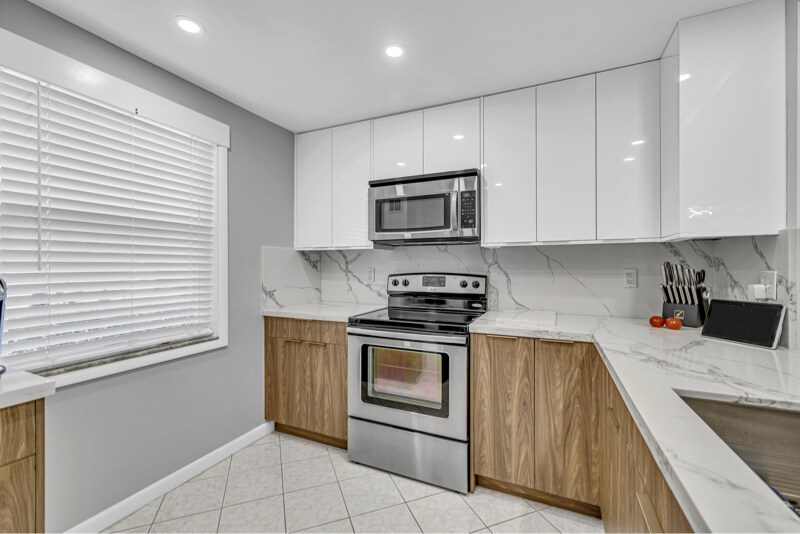 Building Photo - 311 SE 3rd St