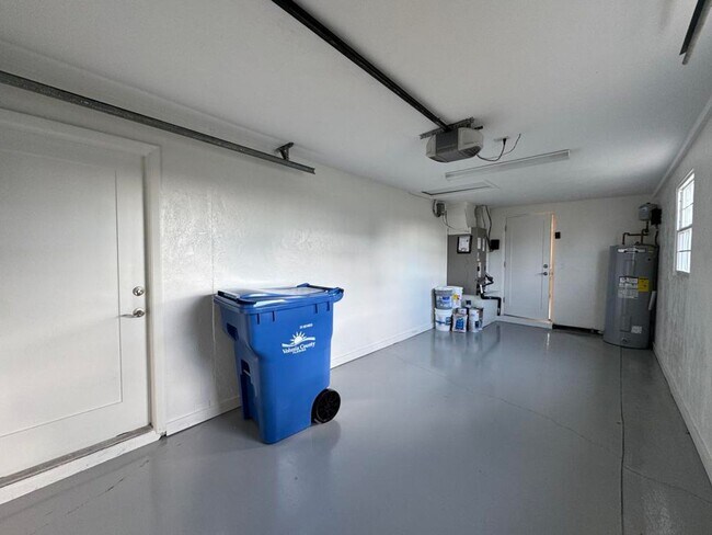 Building Photo - 2/2 plus Bonus Room in Ormond By the Sea
