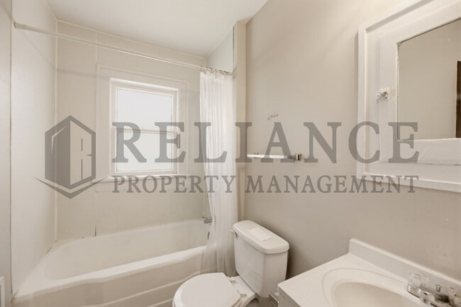 Building Photo - 432 S Osage St