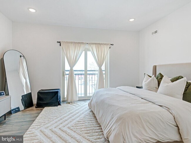 Building Photo - 1931 Colonial St