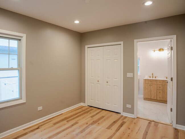Building Photo - 523 S Monterey Ave