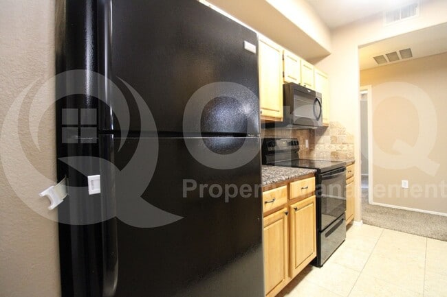 Building Photo - 2929 W Yorkshire Dr