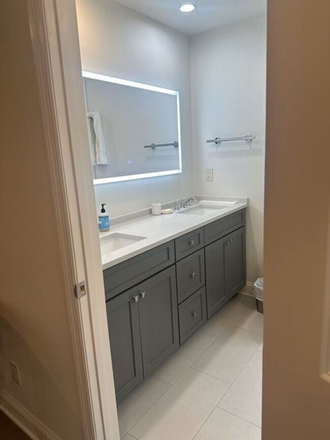 Building Photo - Fully Furnished House in West Hills – Knoxville, TN