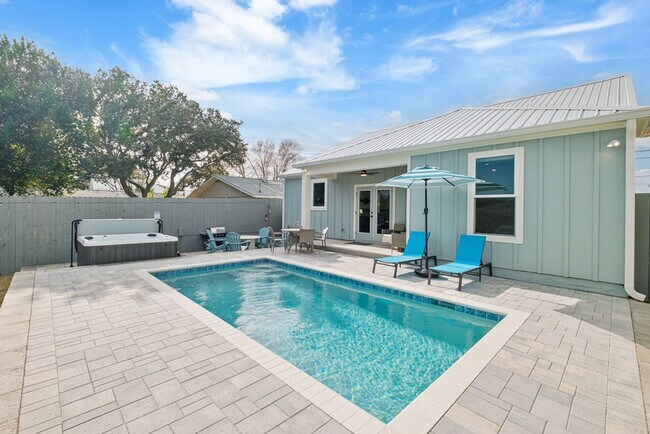 Building Photo - 238 Oleander Dr