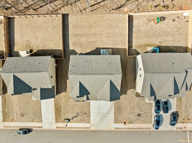 Building Photo - 755 Lakehaven Ln