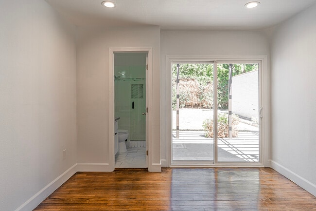 Building Photo - 1316 N Mariposa Ave