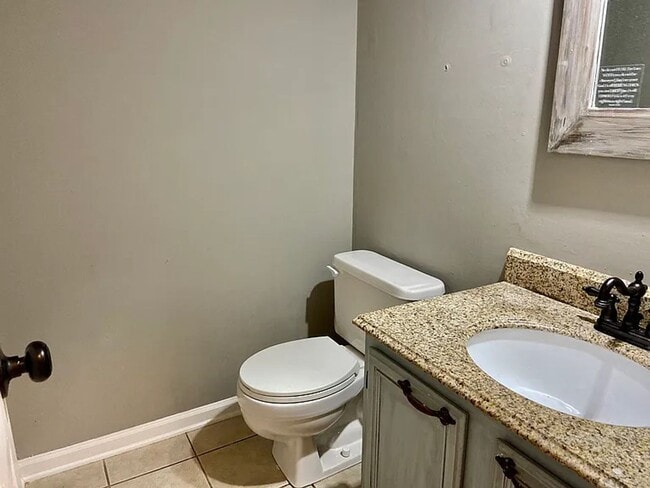 Building Photo - Large 3 bed, 2 bath home in Auburn