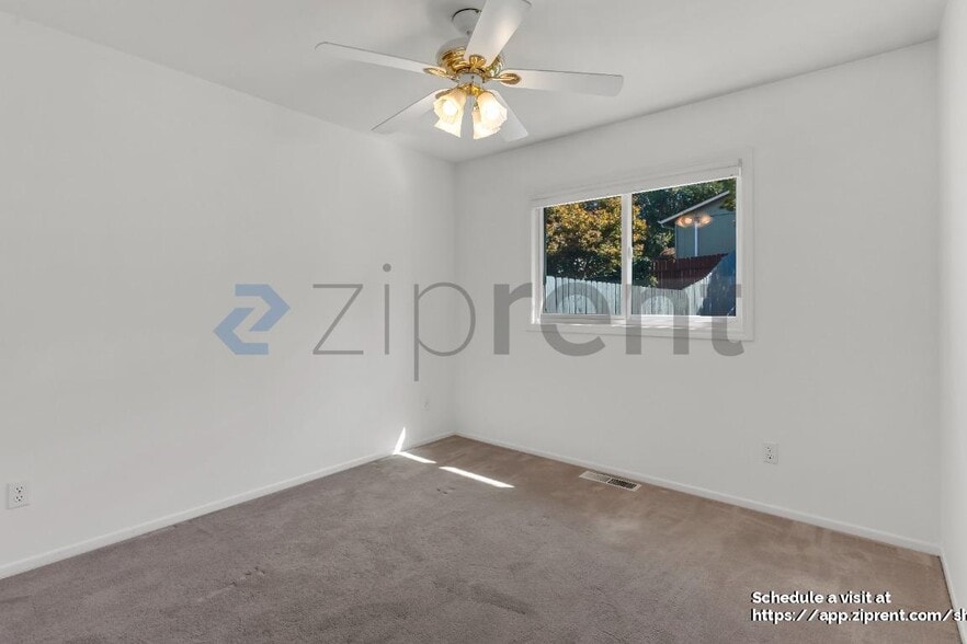 Building Photo - 1760 Kenard St NW