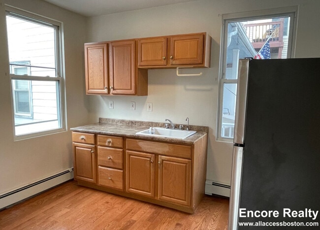 Building Photo - 75 Putnam St