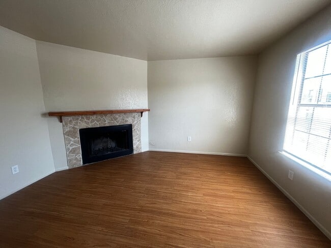 Building Photo - Nice 2 Bedroom 1 Bathroom Apartment in Rio...